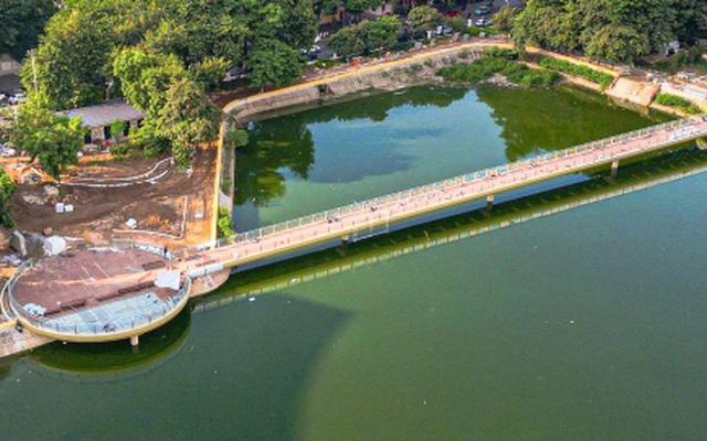 Hà Nội: Công viên Nghĩa Đô 'lột xác', xuất hiện cầu đi bộ hình cây đàn độc đáo