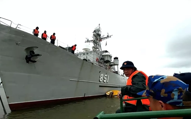 Bộ Quốc phòng giao nhiệm vụ hỏa tốc cho các đơn vị Quân đội ứng phó bão số 10