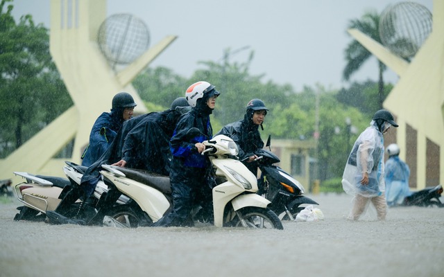 Tin mới nhất về cơn bão số 10: Khi nào Hà Nội xuất hiện mưa to, gió mạnh nhất?