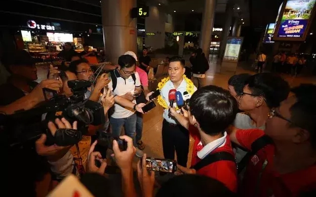 Kỳ thủ Lại Lý Huynh nhận thưởng tiền tỷ đồng sau ngôi vô địch thế giới 2025