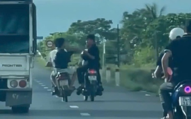 Sau clip 56 giây, công an xác định được nhóm thanh thiếu niên có hành động nguy hiểm