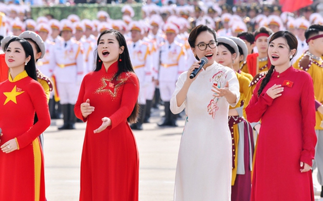 Nguyễn Thu Hằng xúc động khi được hát giữa Quảng trường Ba Đình: "Tôi mãi mãi không quên"