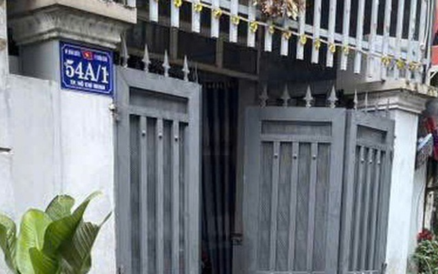 Điều tra vụ người phụ nữ nằm thoi thóp trước nhà với vết máu ở cổ