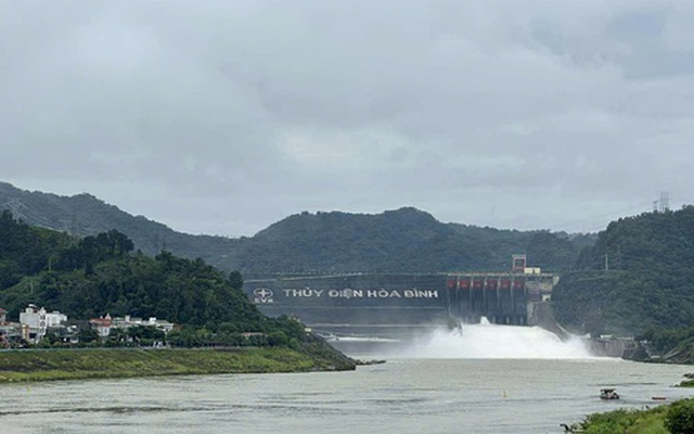 2 hồ thủy điện Hòa Bình và Tuyên Quang xả lũ