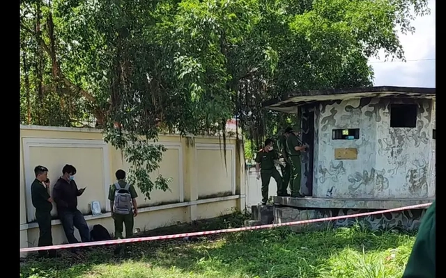 Phát hiện thi thể phân hủy trong lô cốt