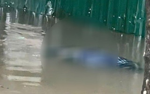 Phát hiện người đàn ông tử vong tại tuyến phố ngập nước ở Hà Nội