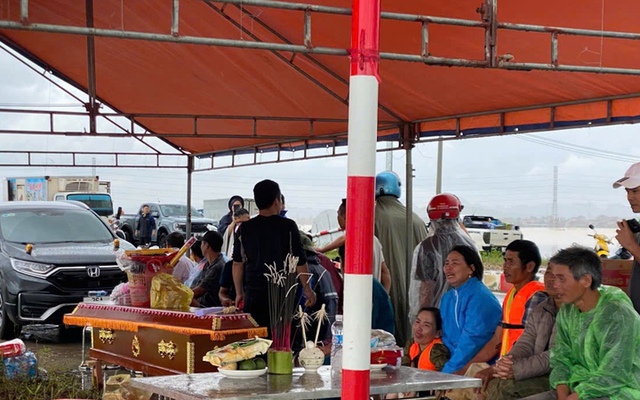 Lật thuyền khiến 2 bà cháu ở Thanh Hóa chết, mất tích trên đường tránh lũ