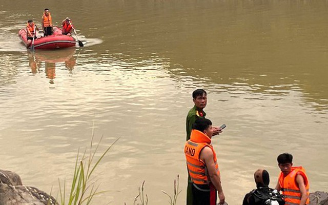 Tìm thấy 3 thi thể thanh niên dưới hồ Cá Sấu