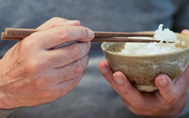 Cách nhai đúng sau tuổi 50