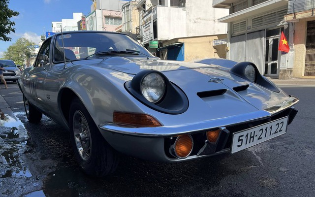 Opel GT màu bạc của ông Đặng Lê Nguyên Vũ lần đầu lộ diện: Thiết kế fastback nhưng không có cốp sau, cụm đèn trước là điểm đặc biệt
