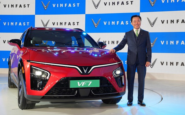 VinFast tung hàng "khủng" tại nước đông dân nhất thế giới: 2 mẫu xe 10 phiên bản và "mưa" công nghệ