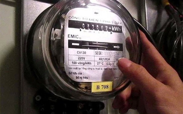 Hóa đơn tiền điện tăng cao bất thường, có nên lắp công tơ phụ để đối chứng?