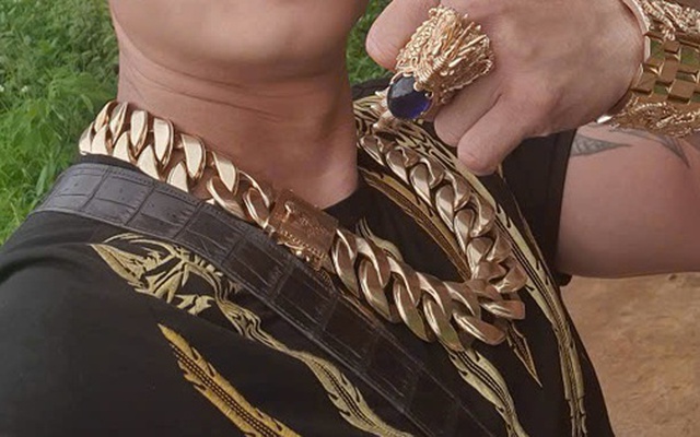 Một võ sĩ ở TP HCM trình báo mất 30 cây vàng sau khi qua đêm trên xe ô tô