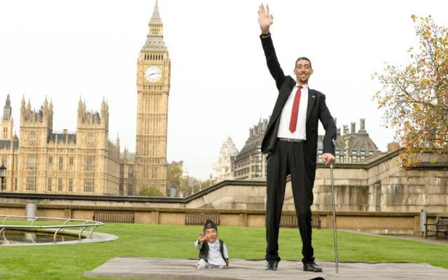 Cuộc sống khó tin của người đàn ông thấp nhất thế giới, chỉ cao 54,5cm