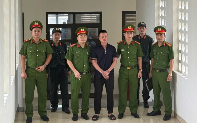 Diệt tận “gốc rễ” băng nhóm Vi Ngộ gây ám ảnh nhiều năm, "ông trùm" và tay chân lần lượt tra tay vào còng