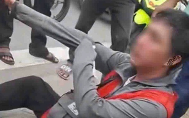 Vụ nam shipper bị đánh vì không cho khách kiểm tra hàng: Có được kiểm tra?