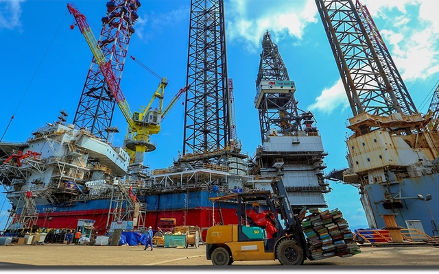 Kéo khối thép nặng 12.000 tấn nổi sừng sững, Việt Nam thành công làm chủ một công nghệ quan trọng