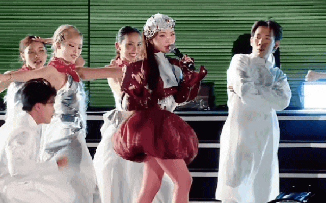 Quán quân thành công nhất Vbiz 2025: Loạt con số biết nói, 2 lần diễn Đại lễ đủ “sĩ cả đời”