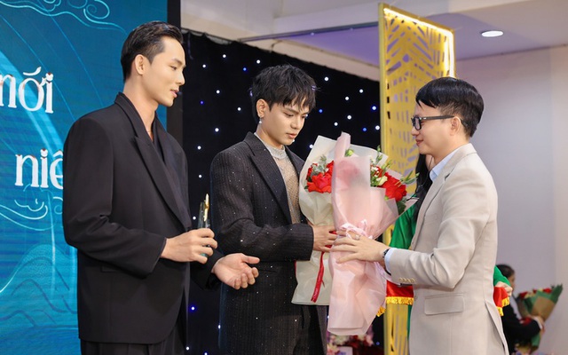 Á vương Vũ Linh và ca nhạc sĩ Ssay Huỳnh về chung một nhà