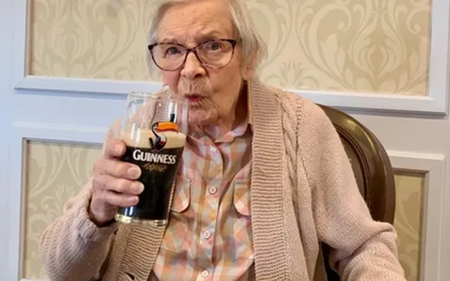 Vì sao người Địa Trung Hải uống bia nhưng vẫn sống thọ?