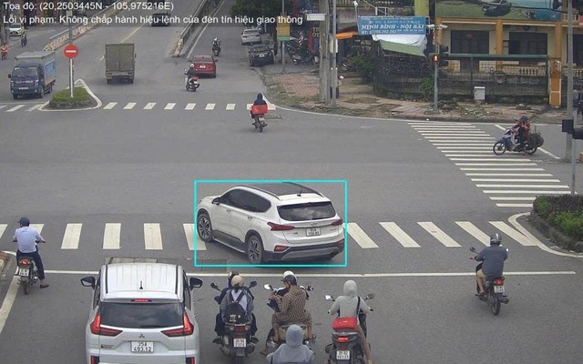 Hiện nay, mức phạt lỗi vượt đèn đỏ đối với xe máy và ô tô là bao nhiêu?