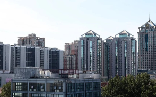 Mua 7 bán 5, giới siêu giàu Trung Quốc đồng loạt thoát bất động sản, đổ xô mua vàng, bảo hiểm: Chuyện gì đây?