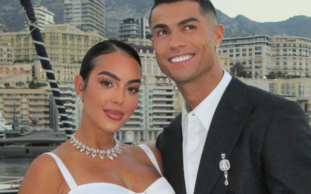 Ronaldo bất ngờ thay đổi kế hoạch đám cưới