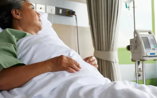 Ngày bố chồng nhập viện, tôi mới biết ông đã âm thầm gánh thay tôi điều gì