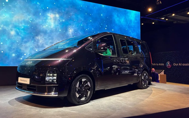 Mục sở thị Hyundai Staria bản thuần điện: Giữ nguyên thiết kế 'phi thuyền', nâng cấp sạc nhanh 20 phút, có tính năng 'lấy điện' giống nhiều xe ở Việt Nam