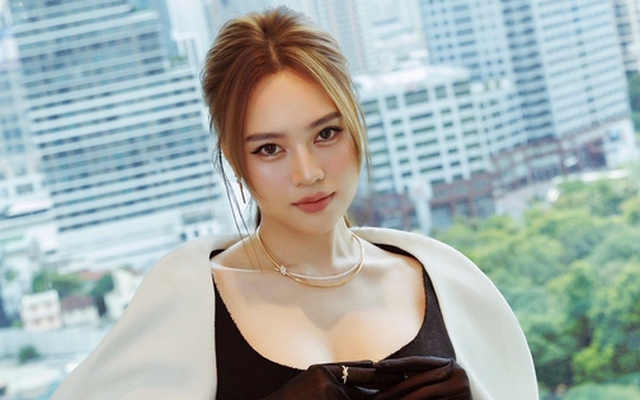 Cuộc sống sang chảnh của "Gái già lắm chiêu" trong căn biệt thự 2 mặt tiền bề thế