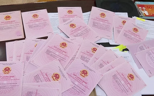 Người dân có sổ trắng, sổ xanh được cấp đổi sang sổ đỏ theo quy định mới