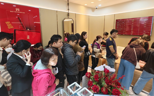 Hiện tượng Tứ Quý Thịnh Vượng 0,1 chỉ: Hiệu ứng nhất thời hay bước đi chiến lược của Bảo Tín Mạnh Hải?