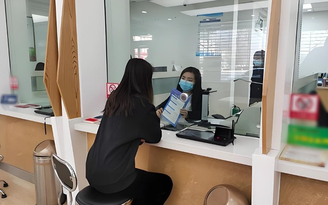 Mang 1,1 tỷ đi gửi tiết kiệm, cuối năm đi rút tiền mua nhà cho con trai thì phát hiện tài khoản 0 đồng!