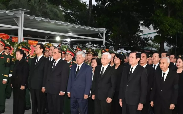 Lãnh đạo, nguyên lãnh đạo Đảng, Nhà nước viếng Đại tướng Lê Văn Dũng