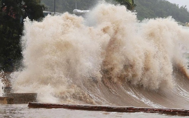Áp thấp nhiệt đới gần Biển Đông sắp mạnh thành bão