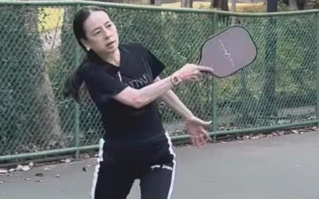 Nữ tỷ phú Thái Lan Madam Pang chơi pickleball gây bão cõi mạng