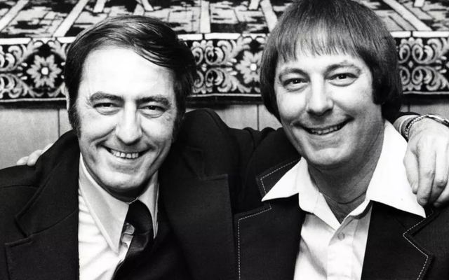 Bị chia cắt 39 năm từ lúc lọt lòng, cặp song sinh sống cuộc đời giống nhau đến lạ lùng