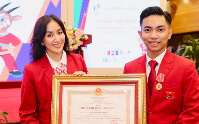 Phan Hiển nhận Huân chương Lao động, nói một điều về Khánh Thi