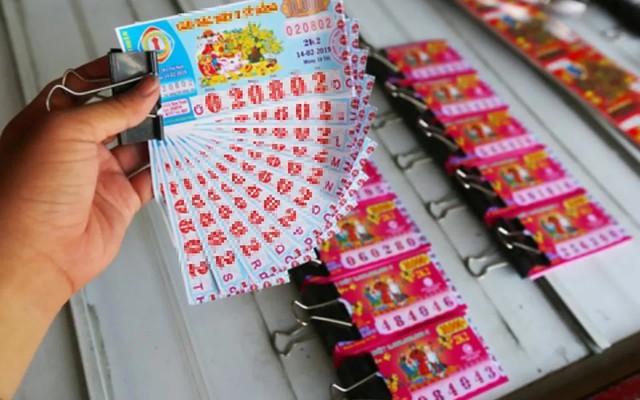 Người phụ nữ Cà Mau mang 4 tờ vé số trúng giải 5 đi đổi thưởng, công ty xổ số khẳng định: Tất cả đều là vé giả