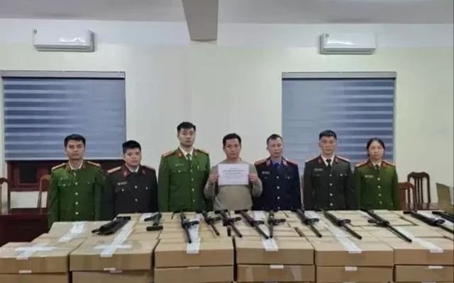 Kiểm tra kho hàng ở Lạng Sơn thu giữ 319 khẩu súng quân dụng