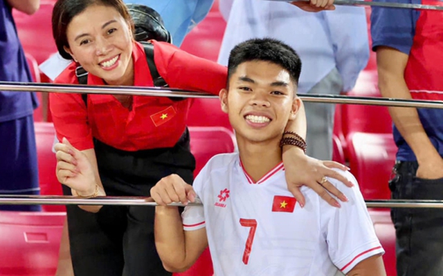 Video: Xúc động mẹ cầu thủ Lê Phát 3 năm ở trọ, rong ruổi khắp SVĐ chắp cánh ước mơ bóng đá cho con