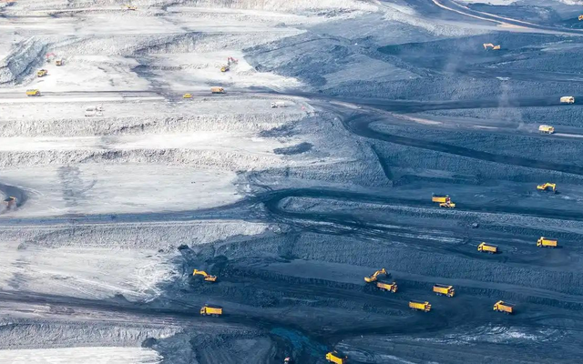 Phát hiện 147 xe tải Trung Quốc không người lái bí mật khai thác kho báu lộ thiên lớn có diện tích 102,75 km2, được đầu tư hơn 712 tỷ đồng