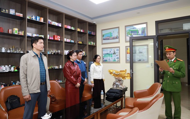 Gần 200 cảnh sát đồng loạt khám xét 5 địa điểm trong chuyên án đặc biệt lớn, khởi tố Tổng giám đốc Đoàn Trung Đức