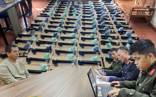 Khám xét kho hàng, bắt giam 'ông trùm' Dương Ích Phong, tịch thu số tang vật cực kì nguy hiểm