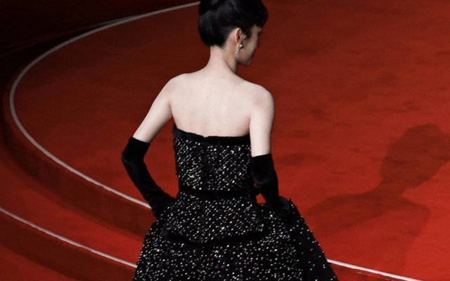 Showbiz có 1000 thiên kim tiểu thư thì mỹ nhân này vẫn là số 1