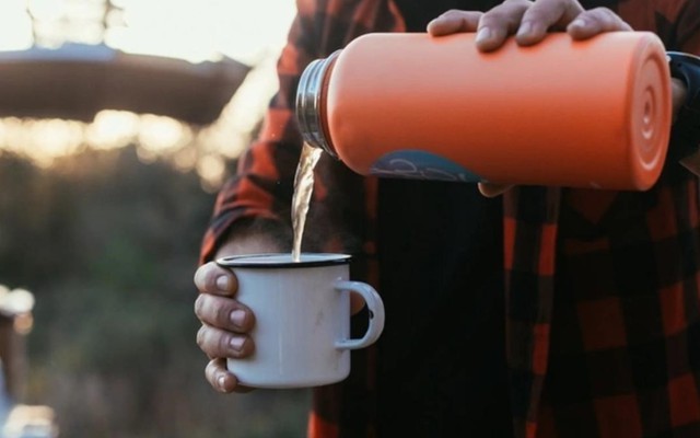 Sốc: Dùng bình giữ nhiệt để uống cà phê nóng, người đàn ông tử vong vì nhiễm độc chì