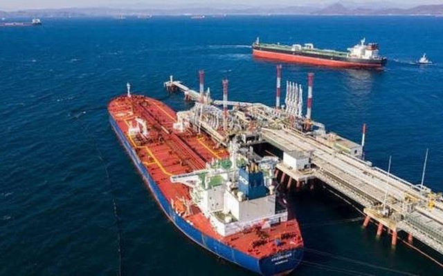 Bán hơn 100 tấn dầu cho 1 khách hàng, Nga thu về gần 50 tỷ USD