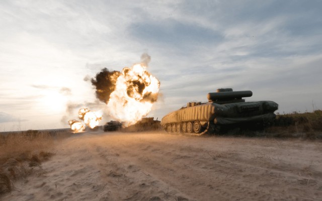 Một người Mỹ điều khiển đồng thời tấn công... 3 mục tiêu bằng 3 chiếc UAV