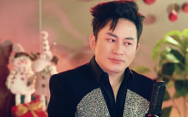 Tùng Dương bay từ Hà Nội vào TP.HCM, gần 2 giờ sáng làm một việc