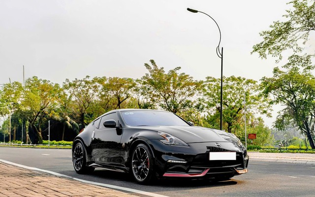 Nissan 370Z Nismo số sàn duy nhất Việt Nam rao 3,7 tỷ đồng: Đắt hơn RX 350 bản 'base' mua mới, bù lại 'xe gần như mới' cho người thích sưu tầm